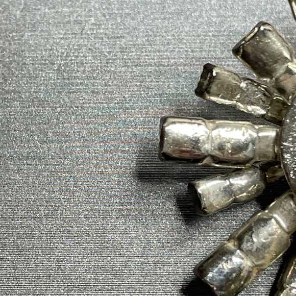 Tiered Rhinestone Starburst Fire Work Unsigned Clip On Earring Designer Single. - Picture 5 of 12